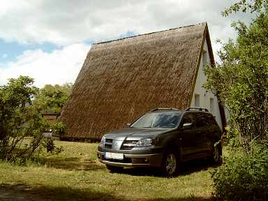 Outlander vor der Finnhütte - Ansicht von vorne links. 