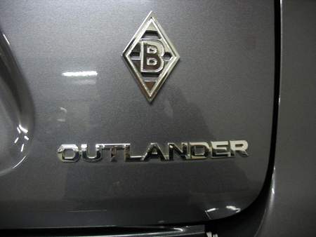 Outlander 2.2 DI-D Intense von borusse. 