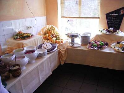 Viele Leckereien am Buffet. 